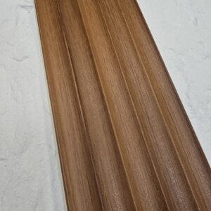 Meleg mogyoró színű lamella falpanel , bordás falburkolat