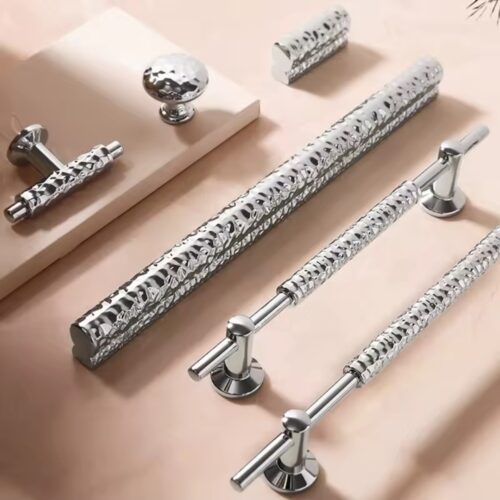 szürke modern bútorfogantyú nagyméretű szekrényhez